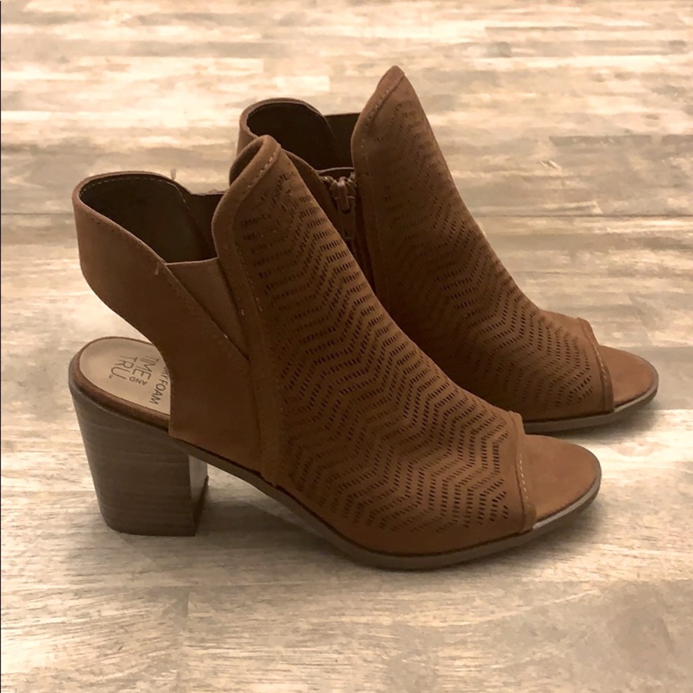 🖤4/25🖤 Time and Tru Brown Peep Toe Ankle Boots